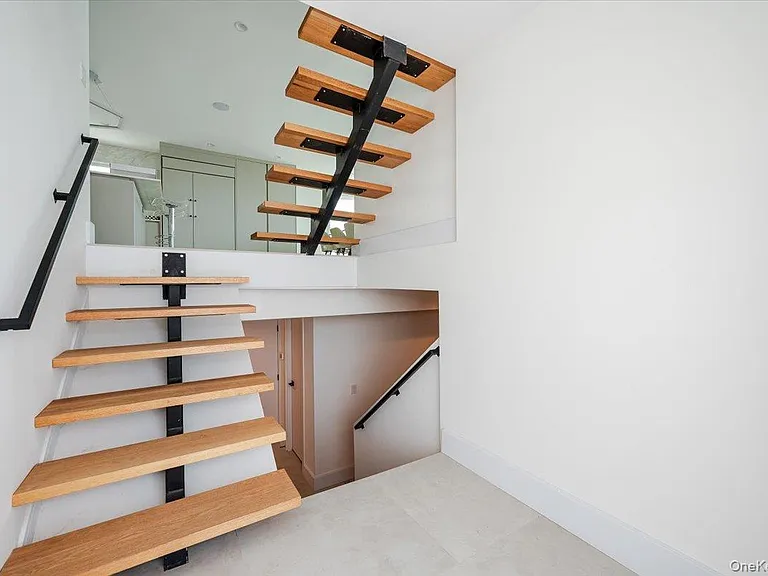 177 Albany Blvd — Photo 2