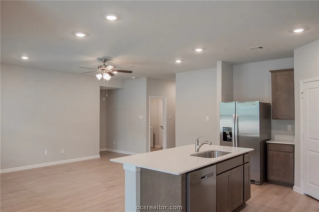 4 bed, 1665 sqft, $2,050 — Photo 4