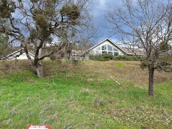 526 Wedgewood Dr, Eagle Pt, OR 97524