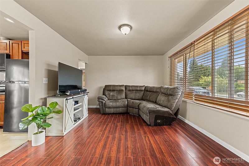 5th image of 5911 S Thompson Avenue