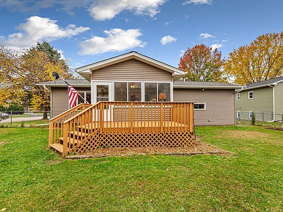 5th image of 322 Aster Dr