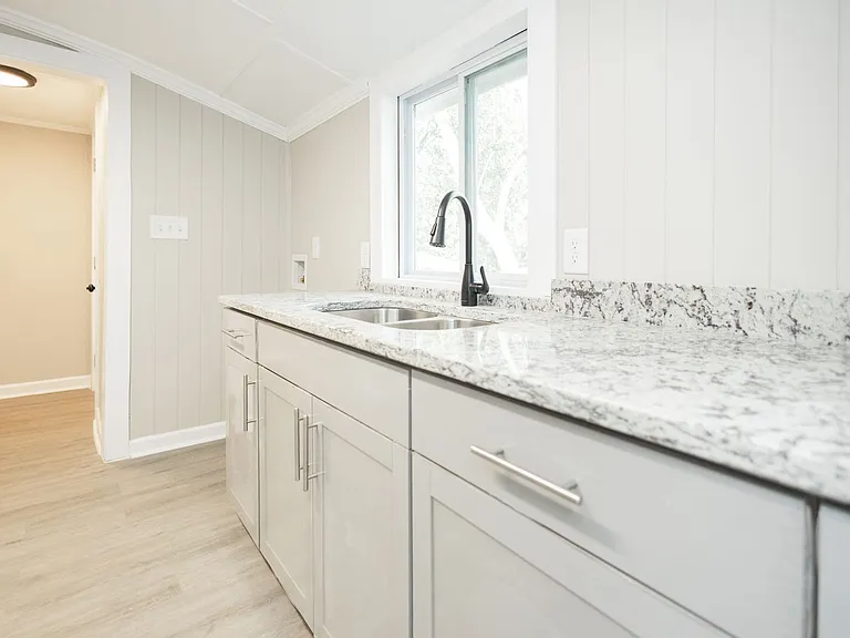 205 W Cherry St — Photo 31