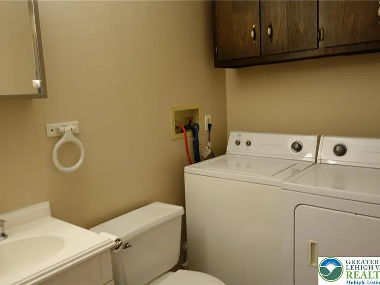 2754 Suzanne Way — Photo 9