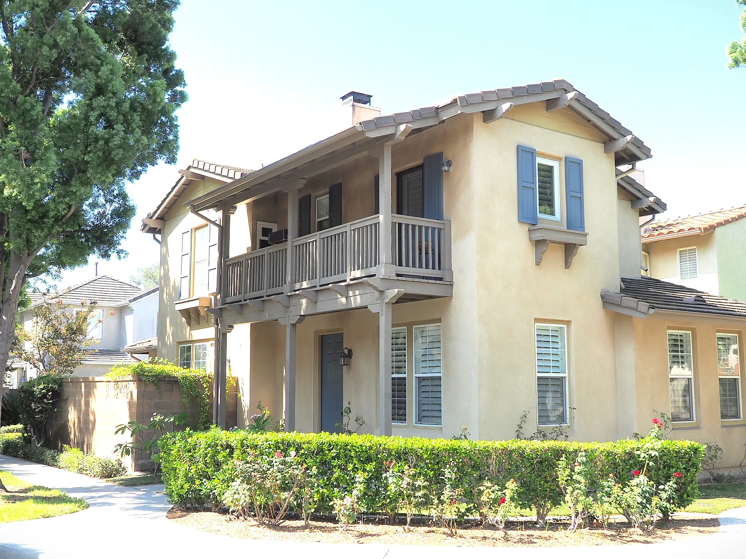 3 bed, 2.5 bath, 1944 sqft, $4,395 — Photo 2