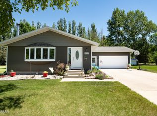5217 Chestnut St, Grand Forks, ND 58201