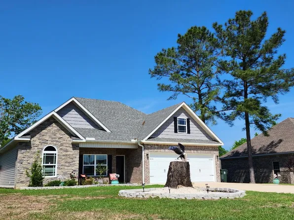 215 Glen Oaks Dr, Dothan, AL 36301