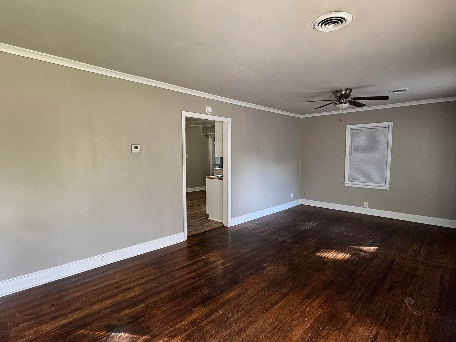 2 bed, 1.0 bath, 1180 sqft, $1,295 — Photo 2