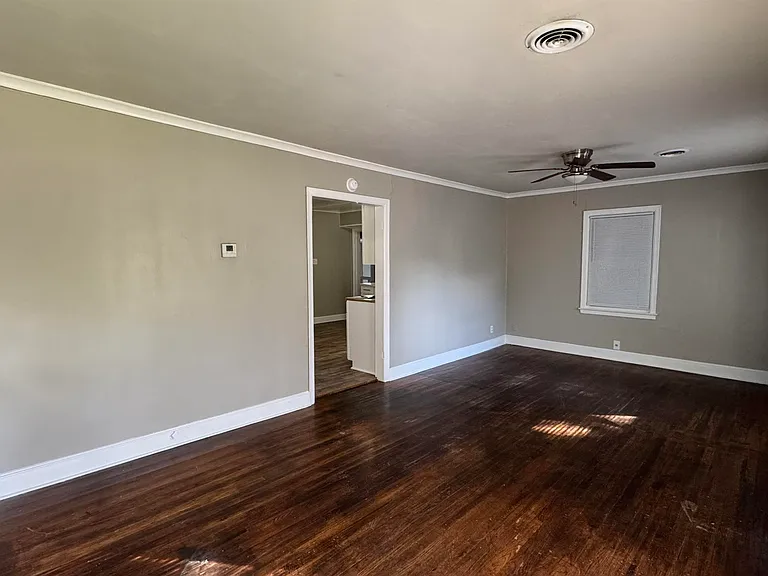 1330 W Victor Dr — Photo 2