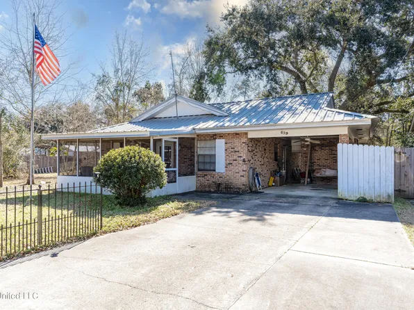 539 Meadow Ln, Waveland, MS 39576