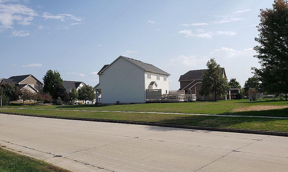 2nd image of 560 78th Pl