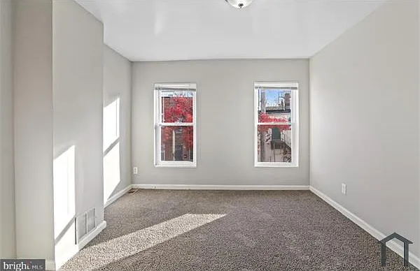 846 Woodward St — Photo 5