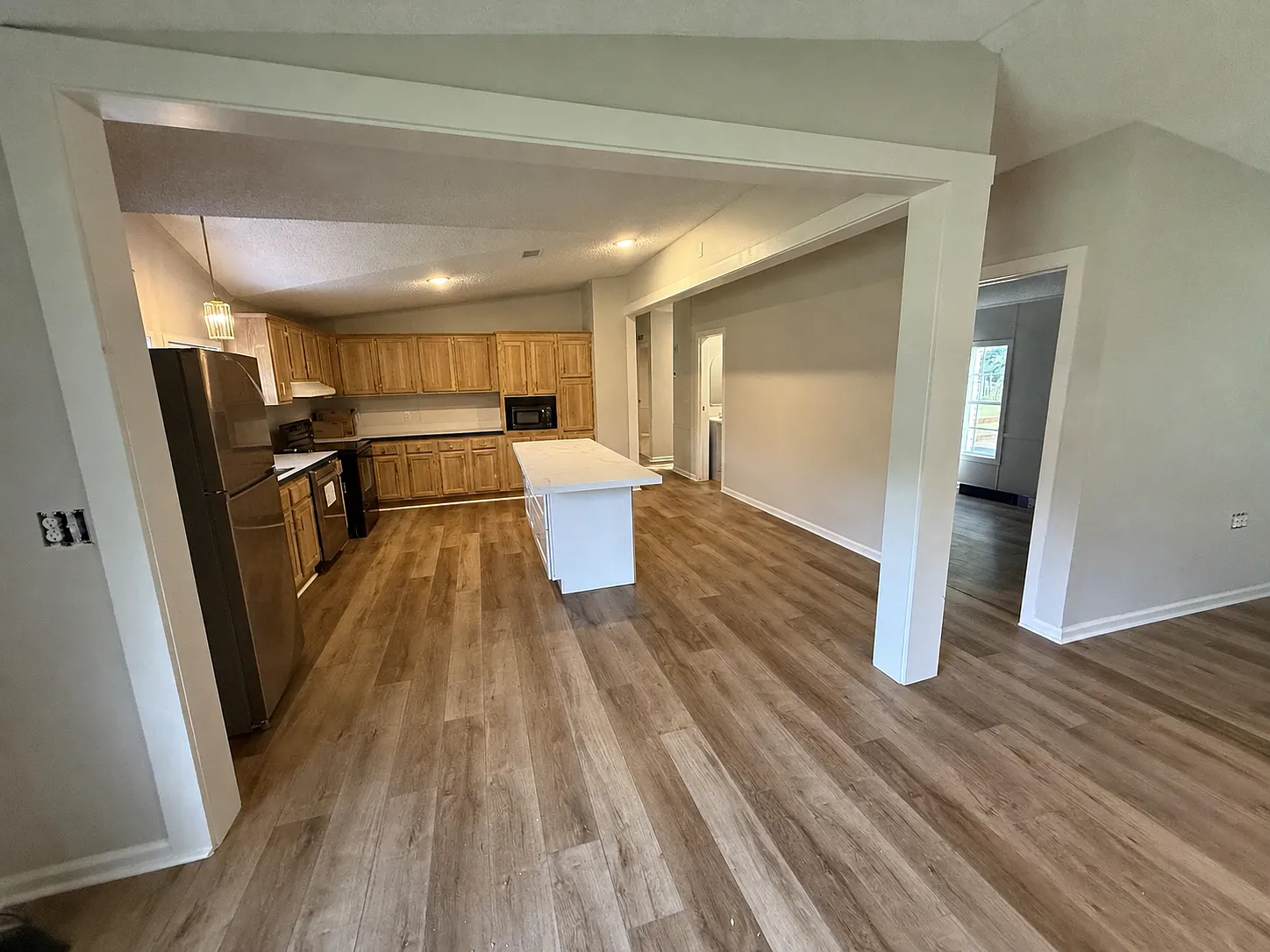 4 bed, 2.5 bath, 1800 sqft, $2,000 — Photo 4