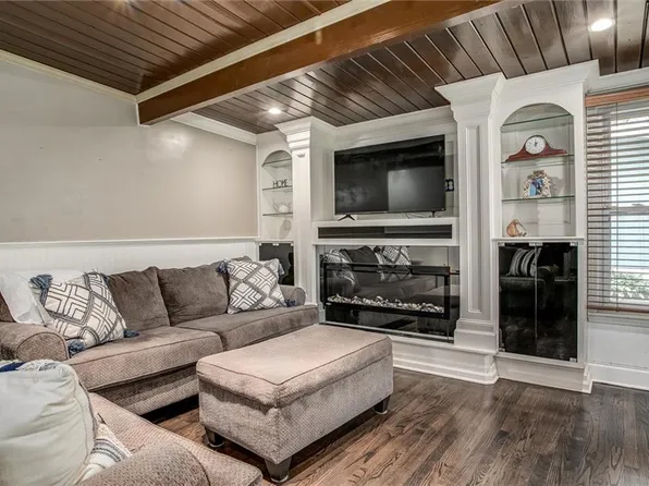 2817 Collin St, Independence, MO 64052