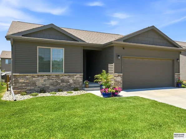 2714 N 202nd St, Elkhorn, NE 68022