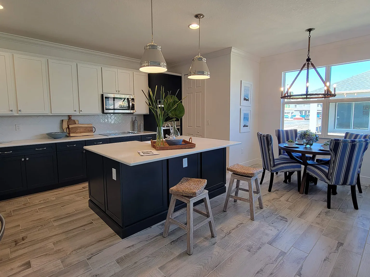 4 bed, 2.5 bath, 2377 sqft, $3,400 — Photo 3