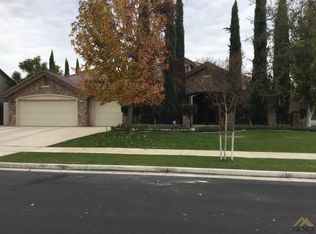 302 Coleshill St, Bakersfield, CA 93312