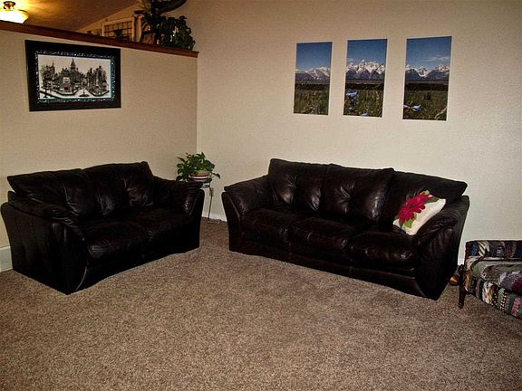 2nd image of 2922 Silverwood Pl