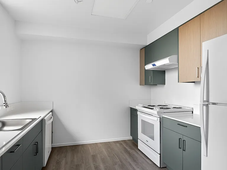 Dry Creek Crossing Apartments — Photo 32