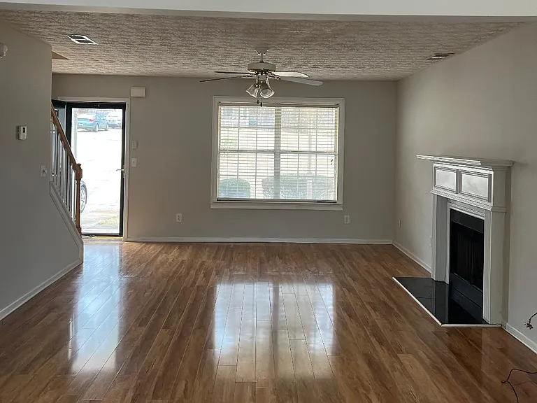 8261 Sunnydale Ln — Photo 5