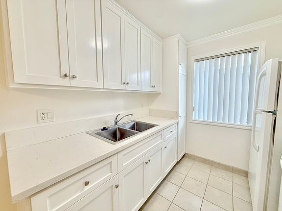 4th image of 440 Raymond Ave Unit 7