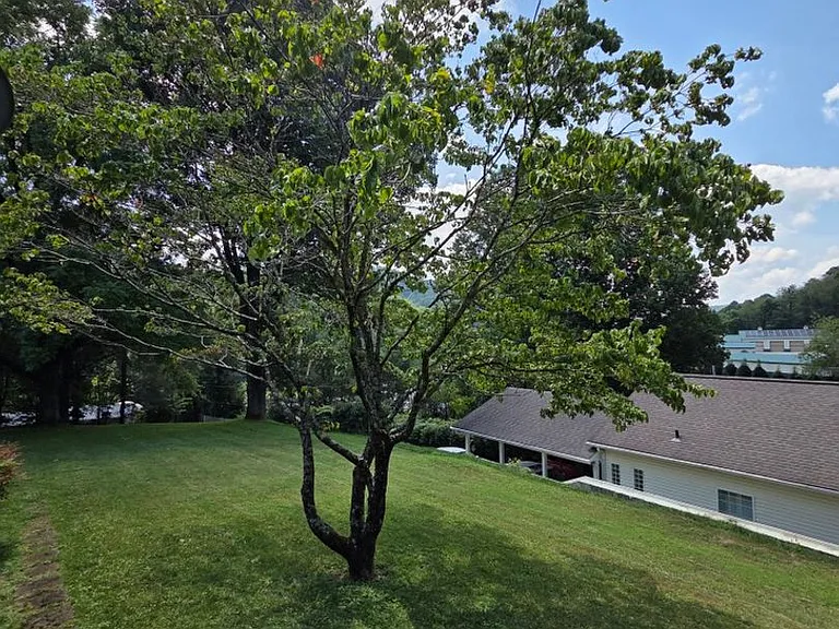 65 Mystic Ln — Photo 2
