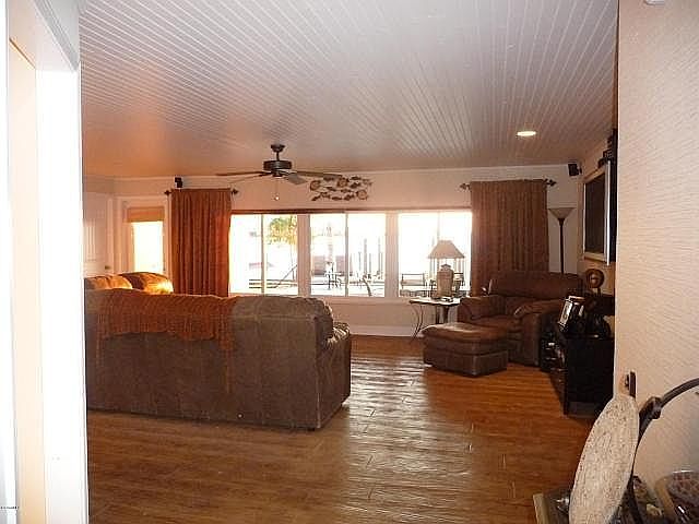 1st image of 483 Carmine Dr