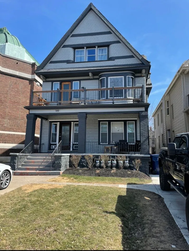 2 bed, 1000 sqft, $1,750 — Photo 1