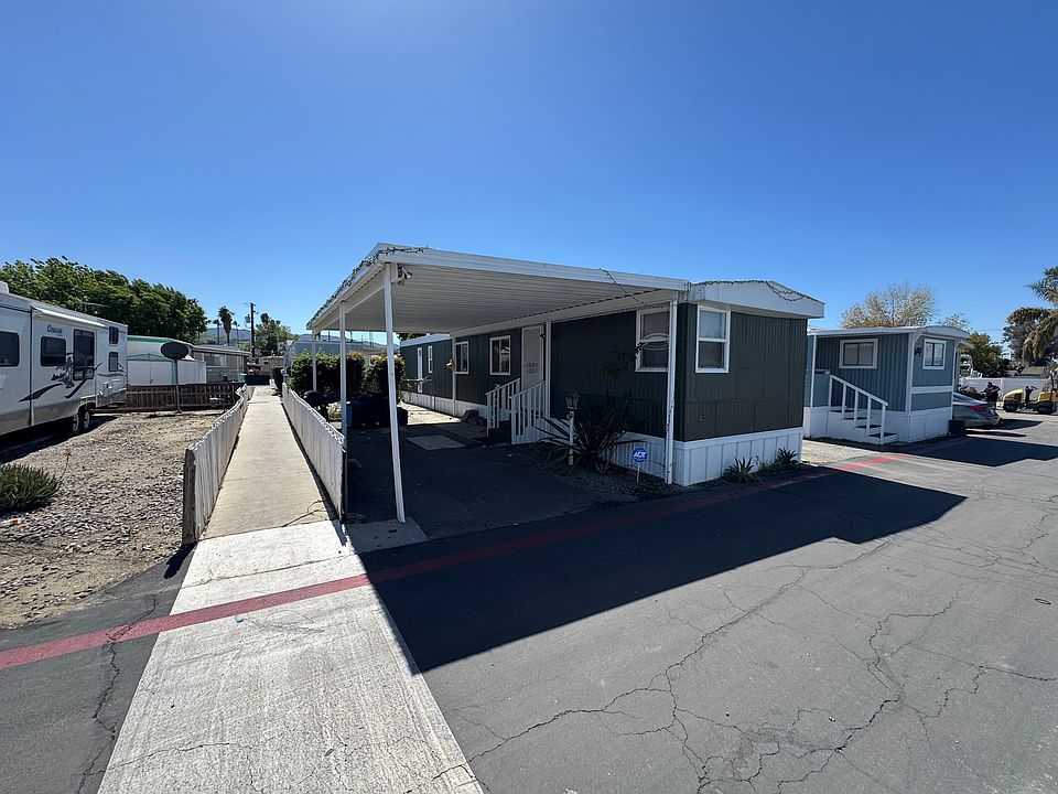 2nd image of 65 Ernie St