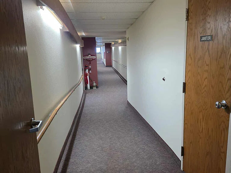 Tweeten Apartments — Photo 7