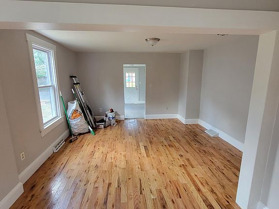 2nd image of 457 S Logan Ave