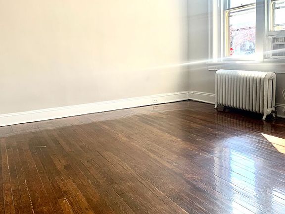 3rd image of 2424 Stuart Ave #1