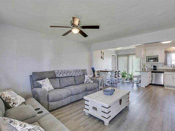 4th image of 232 Breckinridge Ct