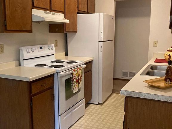 2nd image of 3805 Sage Dr APT A