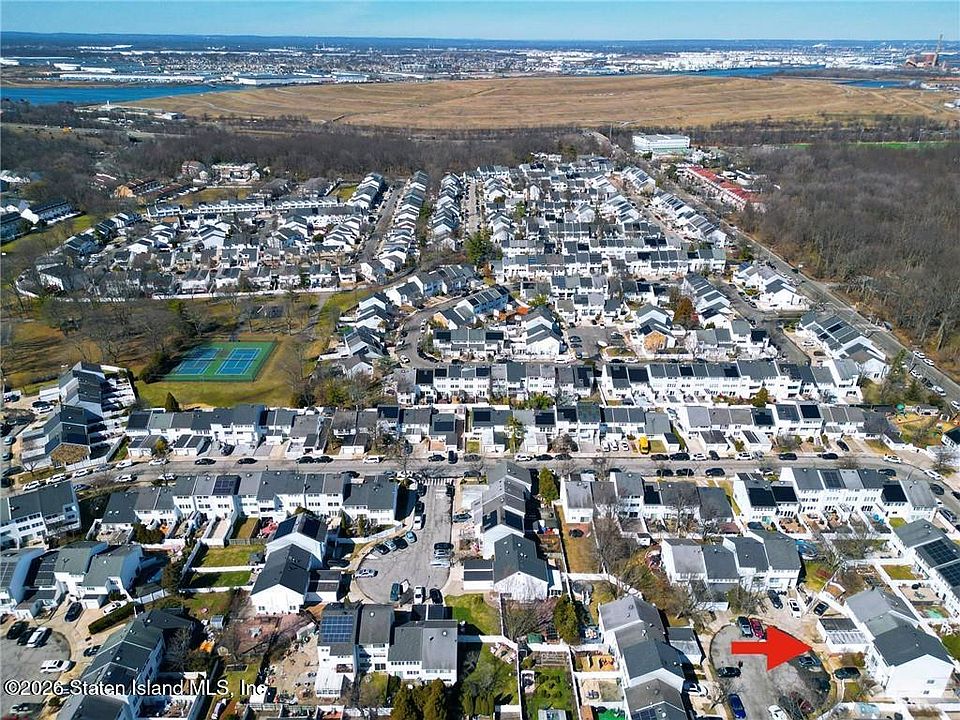 2nd image of 31 Barclay Cir
