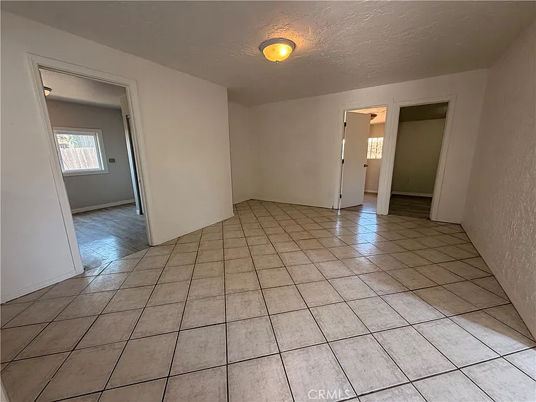 258 E Hill St — Photo 12