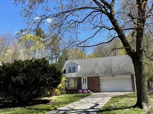 86 Dean Dr, Tenafly, NJ 07670