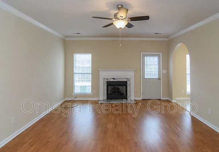 1030 Lexington Dr — Photo 6