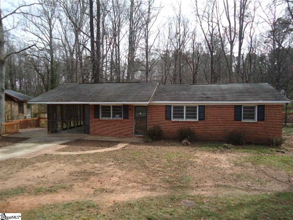 1st image of 211 Bluff Dr