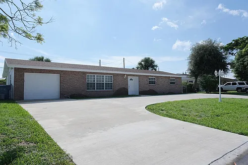 980 Woodland Ave Photo 1