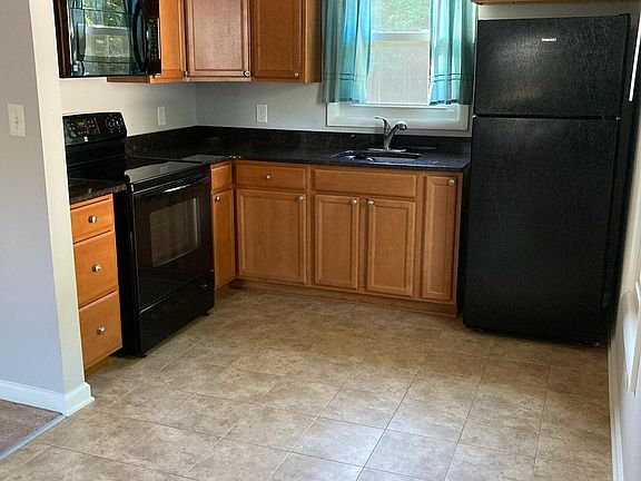 2nd image of 915 Chesapeake Dr
