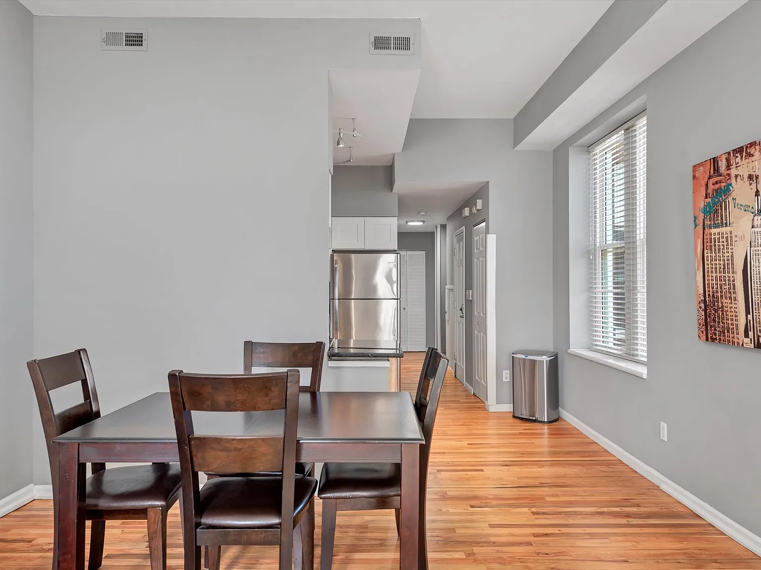 3 bed, 1200 sqft, $1,800 — Photo 4