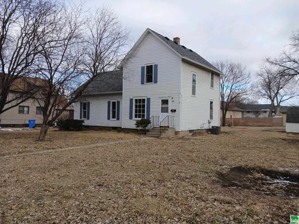 206 S Pine St, Vermillion, SD 57069