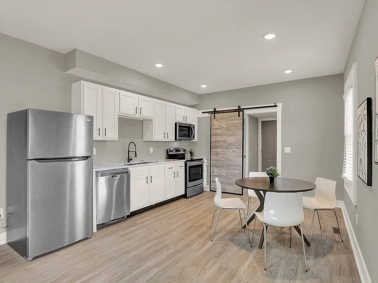 1117 E Naomi St — Photo 7