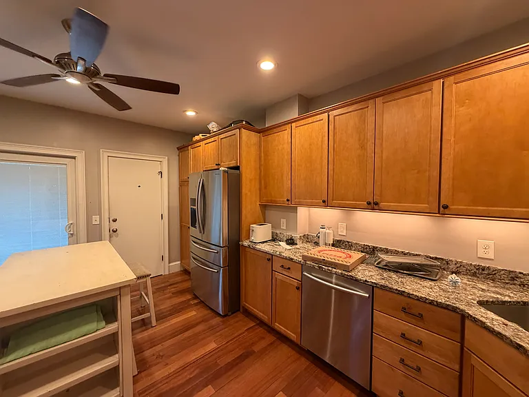 895 E Broadway #1 — Photo 2