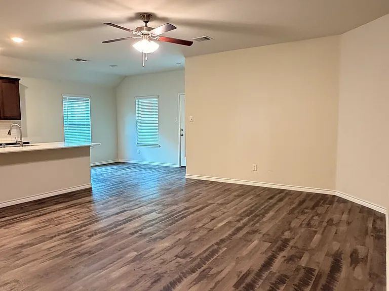 3413 Sabine Dr — Photo 5