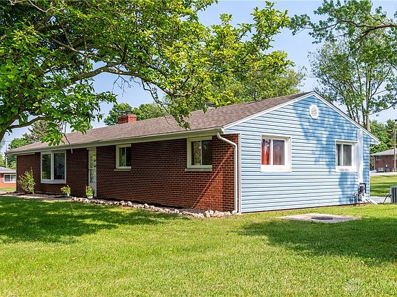 4th image of 3093 Warner Dr