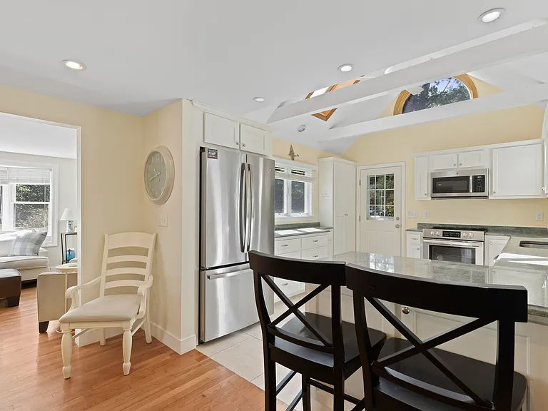 4 Wildwood Ave — Photo 6