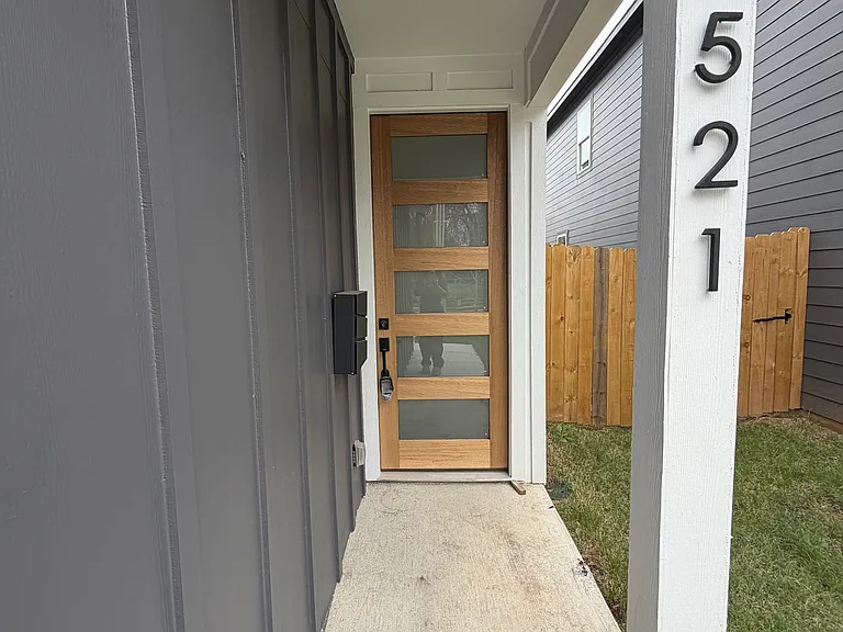 2521 Bethurum Ave — Photo 3
