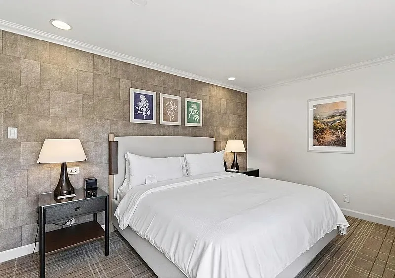 1 bed, 1.0 bath, 676 sqft, $1,857 — Photo 2