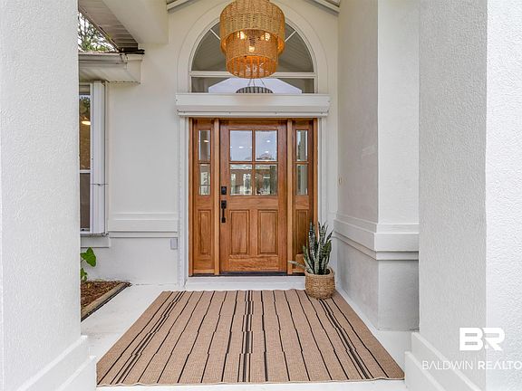 5th image of 624 Magnolia Cir